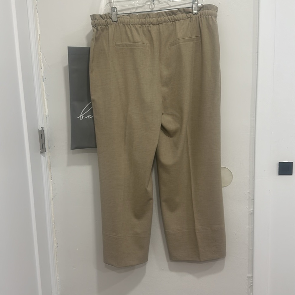 EUC Women’s ankle high slacks | wore once - Picture 3 of 7